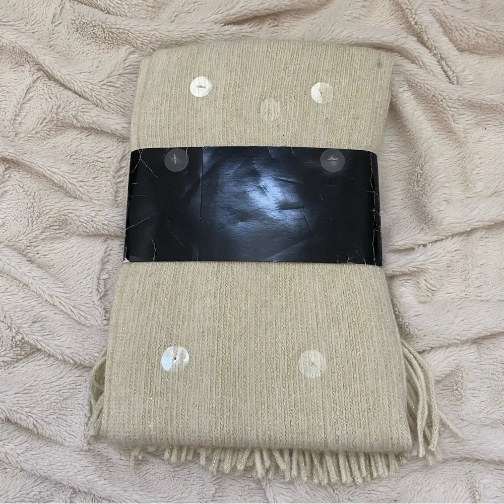 NWT Steve Madden scarf and glove set ivory gold